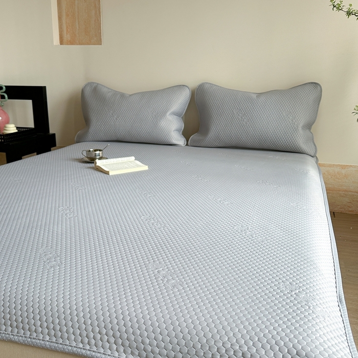 91家纺网 家纺一手货源 找家纺 莱家富 2025新款3D活性印染凉感豆豆凉席小熊小米粒系列 小米粒-灰