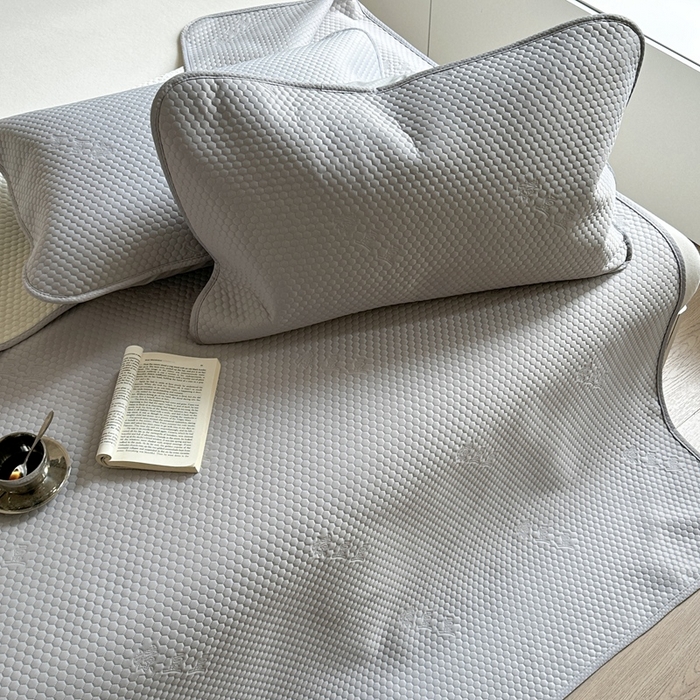 91家纺网 家纺一手货源 找家纺 莱家富 2025新款3D活性印染凉感豆豆凉席小熊小米粒系列 小米粒-灰