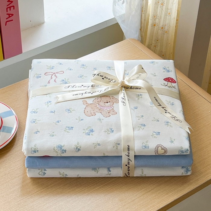 91家纺网 家纺一手货源 找家纺 麦伦家居 2025新款40支13372全棉纯棉斜纹学生上下铺床品宿舍三件套上下铺四件套系列 花园狗蓝