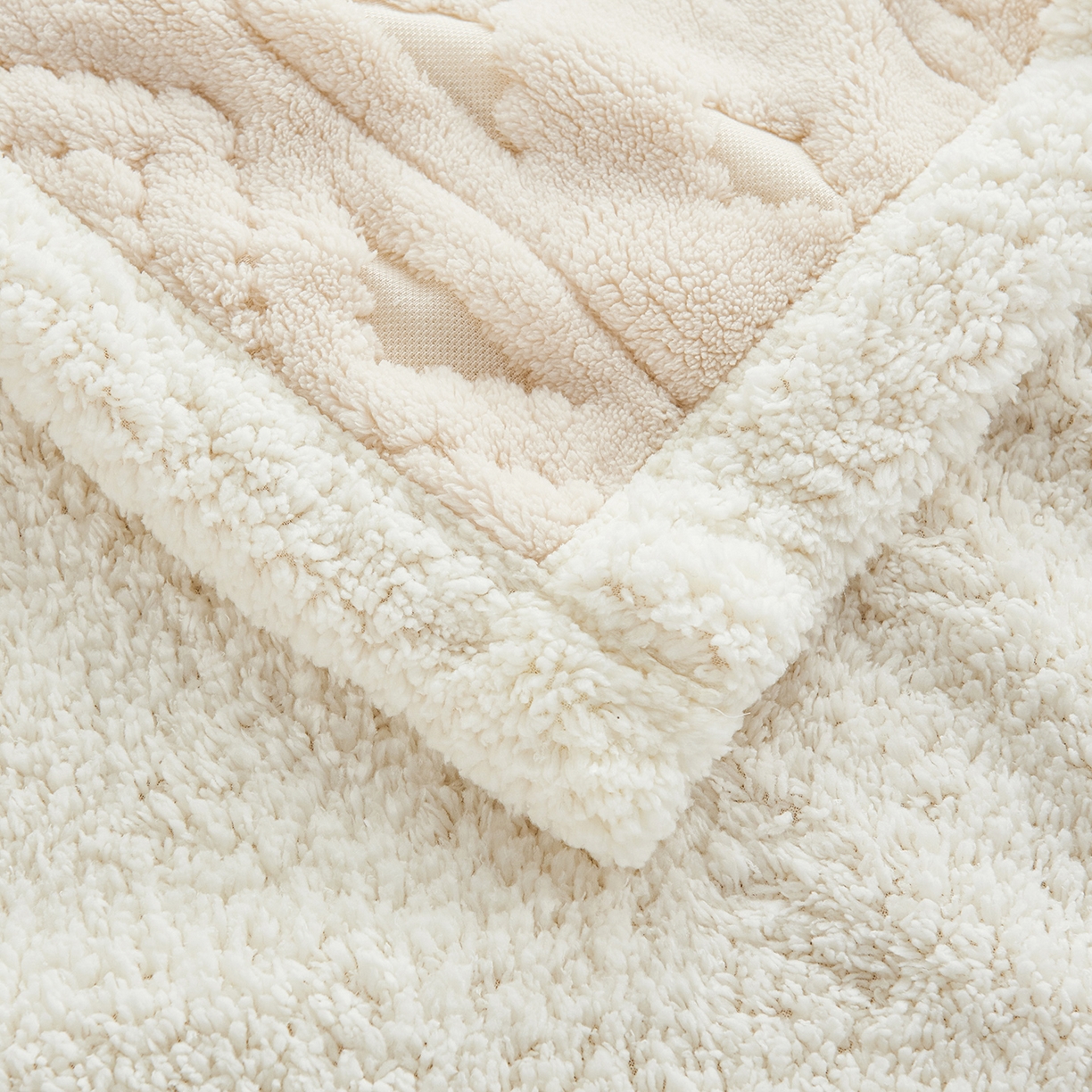 91家纺网 家纺一手货源 找家纺 枋梢家纺 2025新款提花舒棉绒镂空塔芙绒羊羔绒双层毛毯毯子跨境电商 韵律-米白