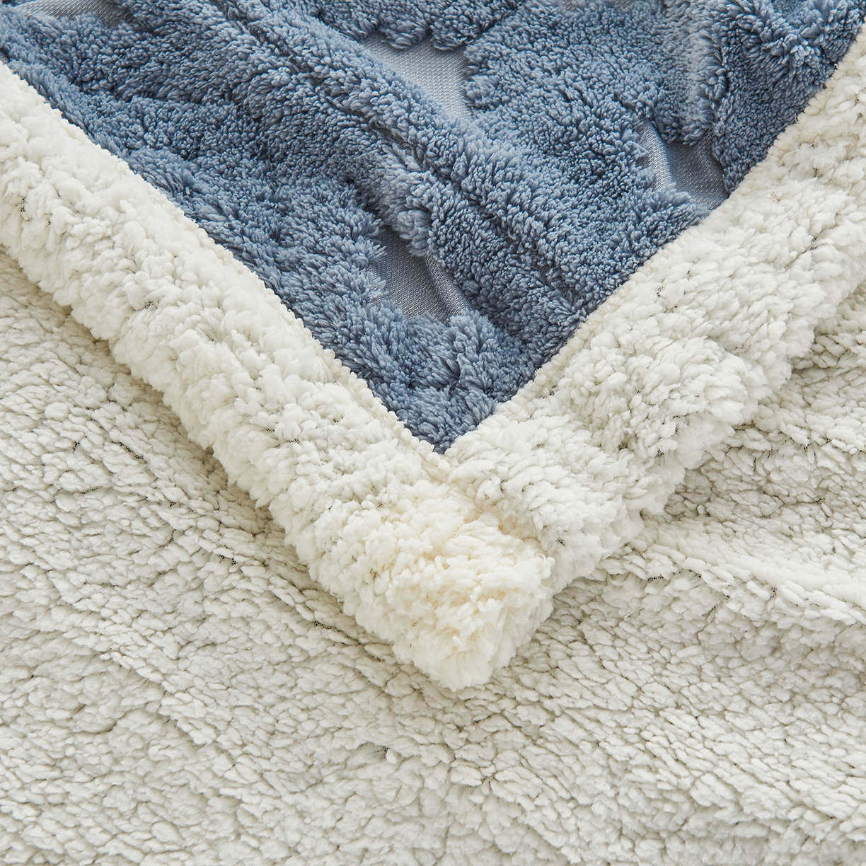 91家纺网 家纺一手货源 找家纺 枋梢家纺 2025新款提花舒棉绒镂空塔芙绒羊羔绒双层毛毯毯子跨境电商 韵律-雾蓝