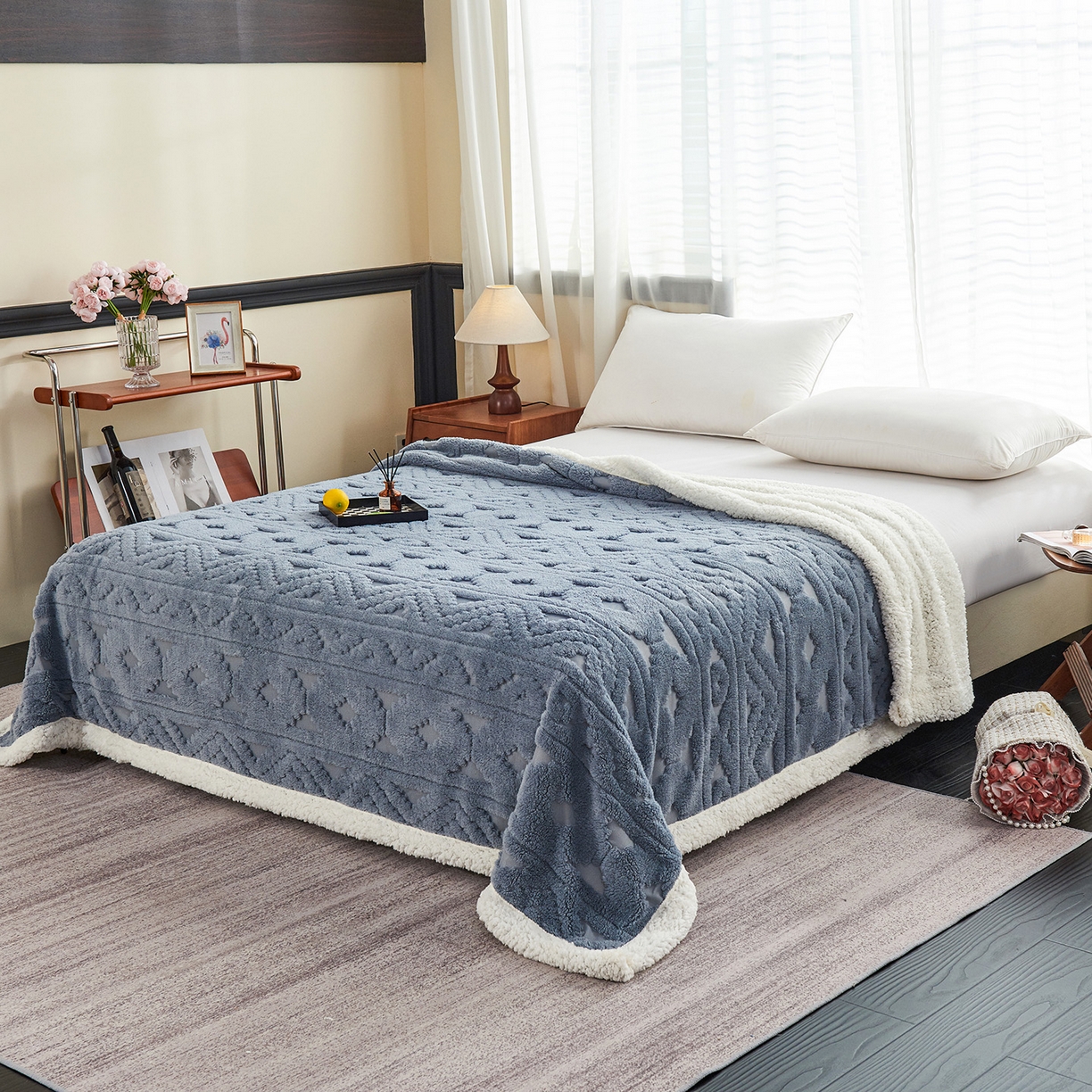 91家纺网 家纺一手货源 找家纺 枋梢家纺 2025新款提花舒棉绒镂空塔芙绒羊羔绒双层毛毯毯子跨境电商 韵律-雾蓝