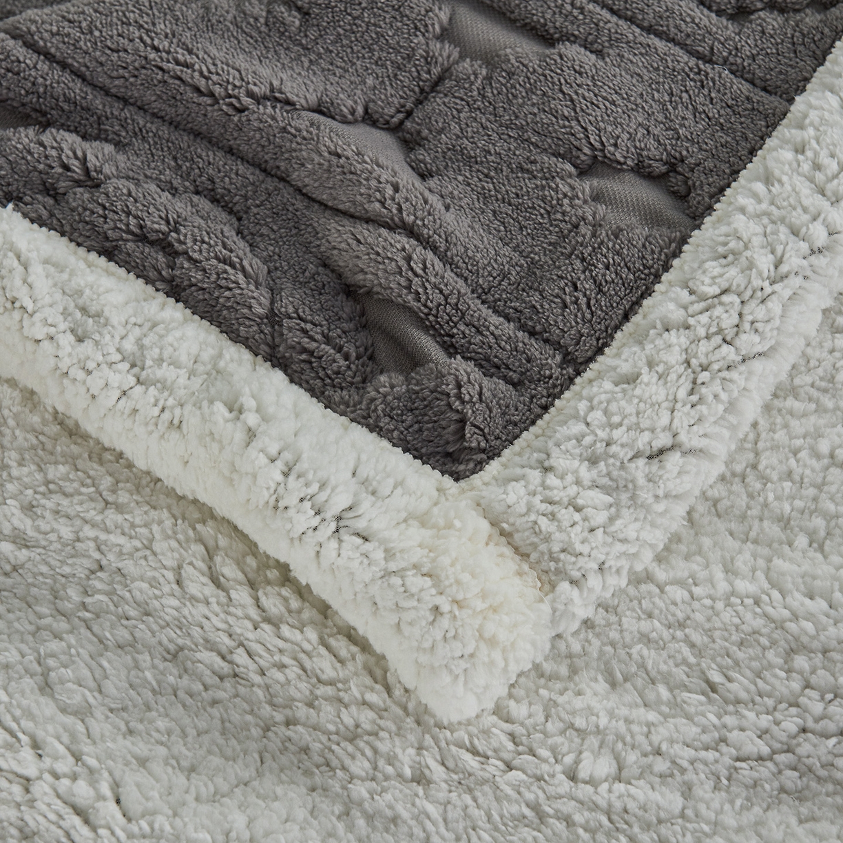 91家纺网 家纺一手货源 找家纺 枋梢家纺 2025新款提花舒棉绒镂空塔芙绒羊羔绒双层毛毯毯子跨境电商 韵律-深灰