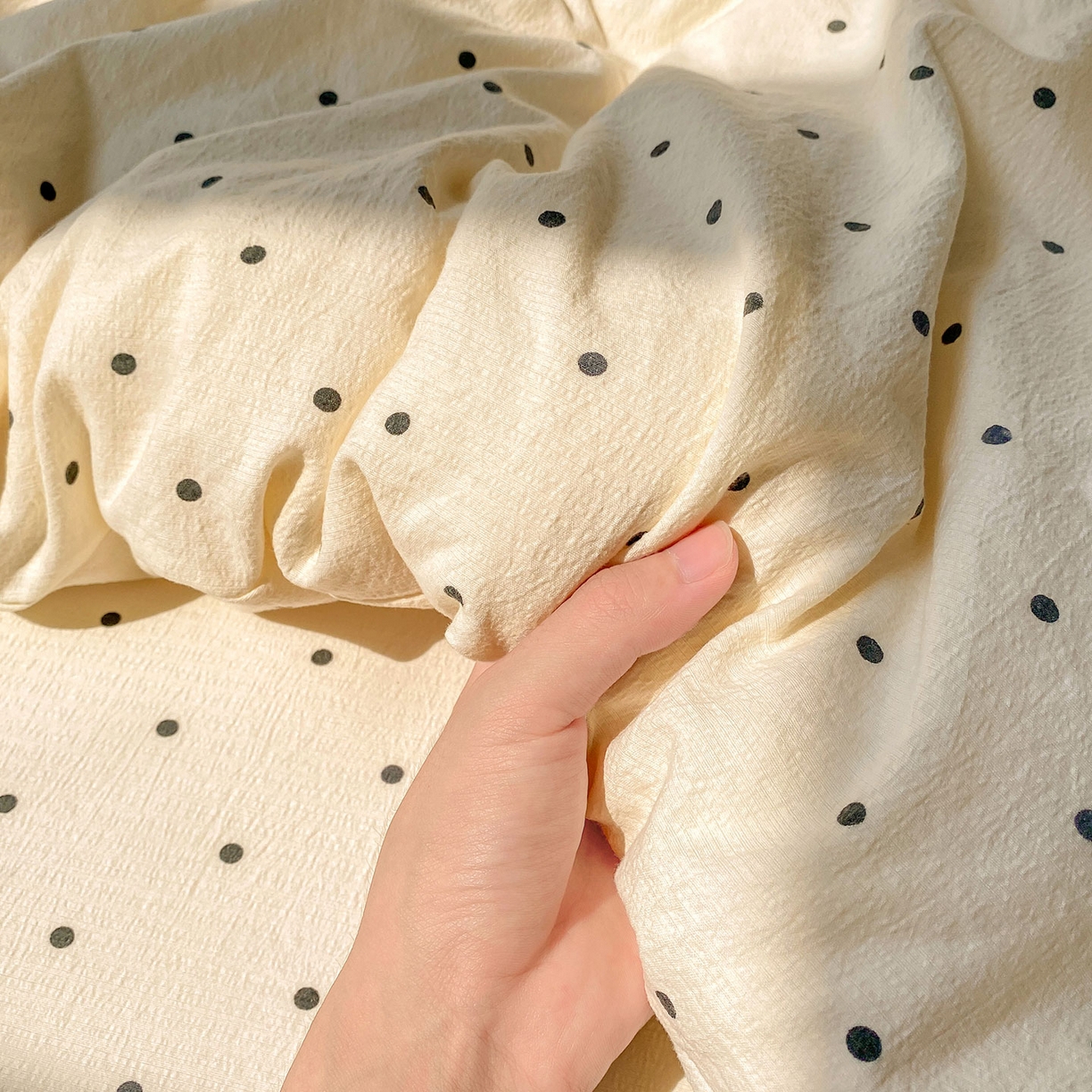 91家纺网 家纺一手货源 找家纺 眠势力 2025新款云感双层纱被套三件套ins奶油风云感超柔被罩单件四季款 极简波点