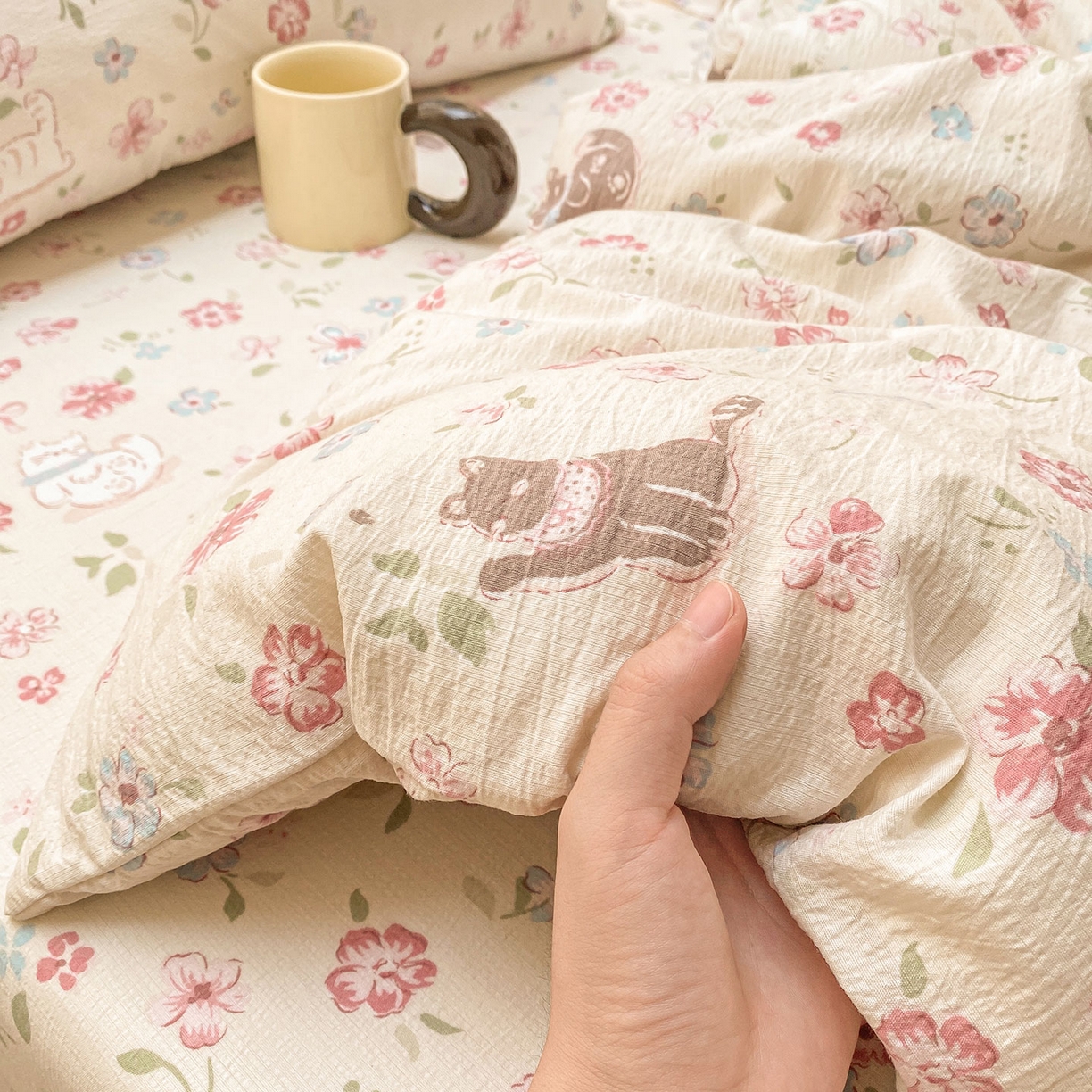 91家纺网 家纺一手货源 找家纺 眠势力 2025新款云感双层纱被套三件套ins奶油风云感超柔被罩单件四季款 花丛猫咪