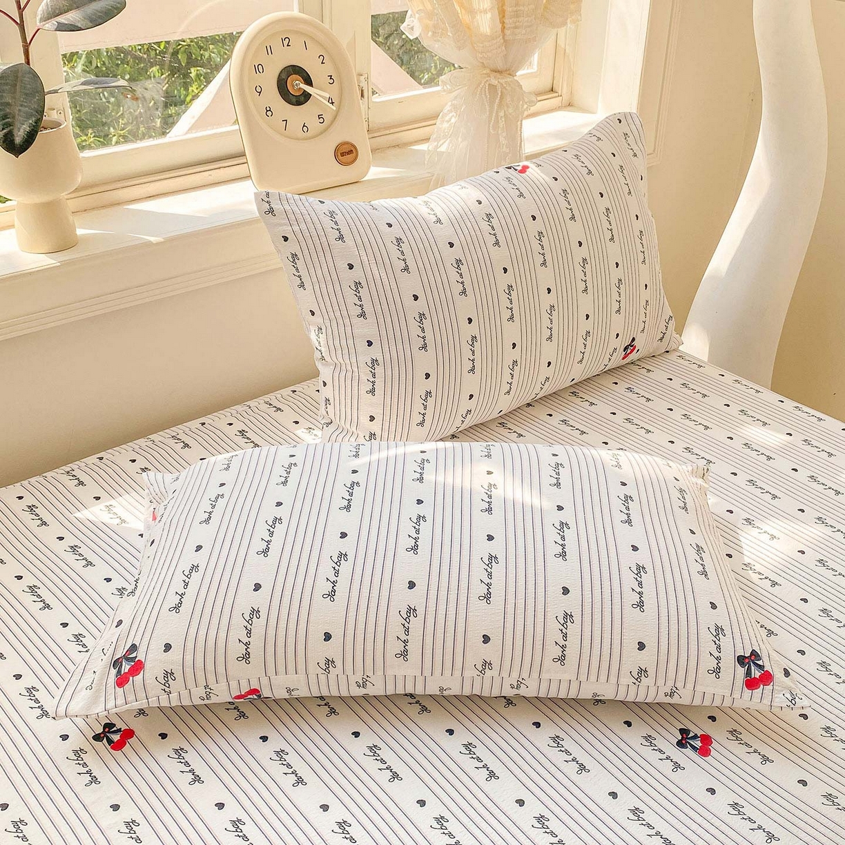 91家纺网 家纺一手货源 找家纺 眠势力 2025新款云感双层纱被套三件套ins奶油风云感超柔被罩单件四季款 字母樱桃