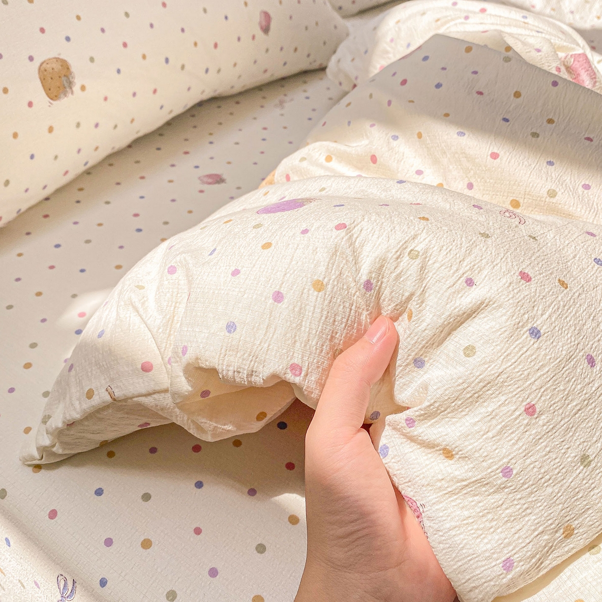 91家纺网 家纺一手货源 找家纺 眠势力 2025新款云感双层纱被套三件套ins奶油风云感超柔被罩单件四季款 点点草莓