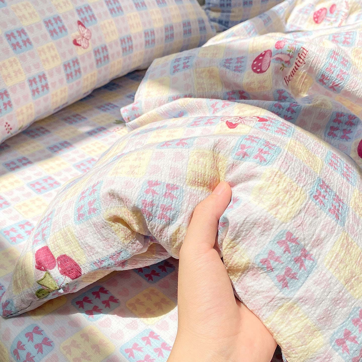 91家纺网 家纺一手货源 找家纺 眠势力 2025新款云感双层纱被套三件套ins奶油风云感超柔被罩单件四季款 甜樱蜜语