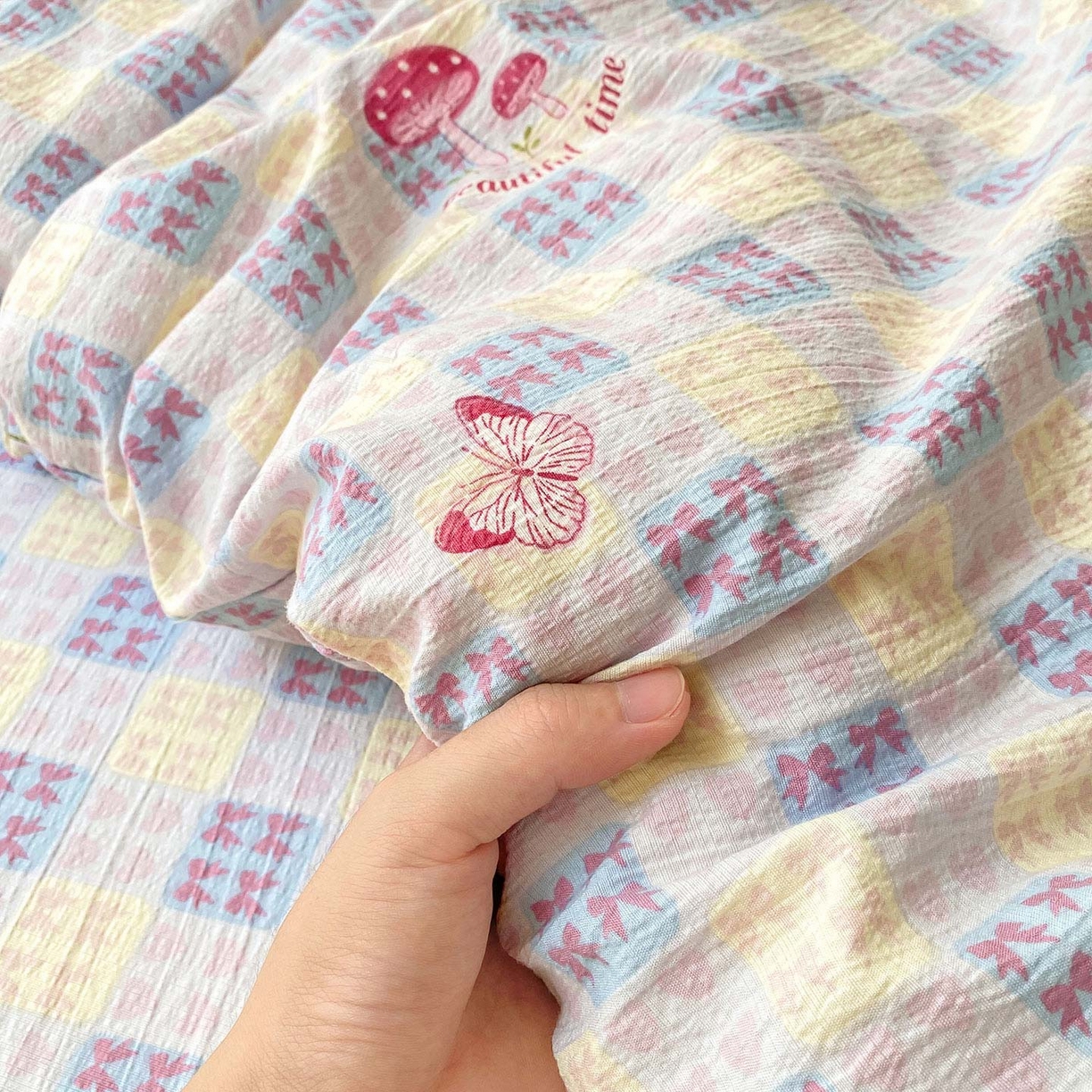 91家纺网 家纺一手货源 找家纺 眠势力 2025新款云感双层纱被套三件套ins奶油风云感超柔被罩单件四季款 甜樱蜜语