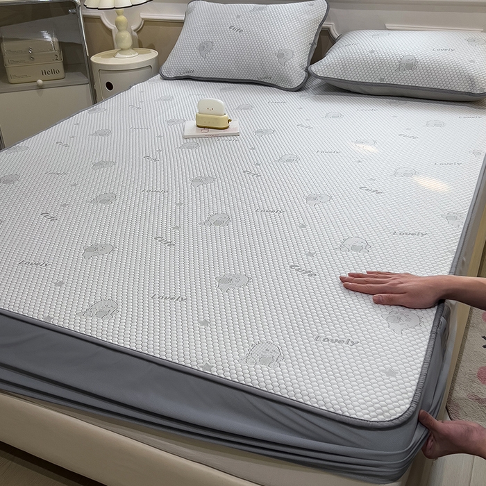 91家纺网 家纺一手货源 找家纺 莱家富 2025新款A类凉感豆豆凉席冰丝席-抱抱龙系列 抱抱龙-月影灰（床笠款）