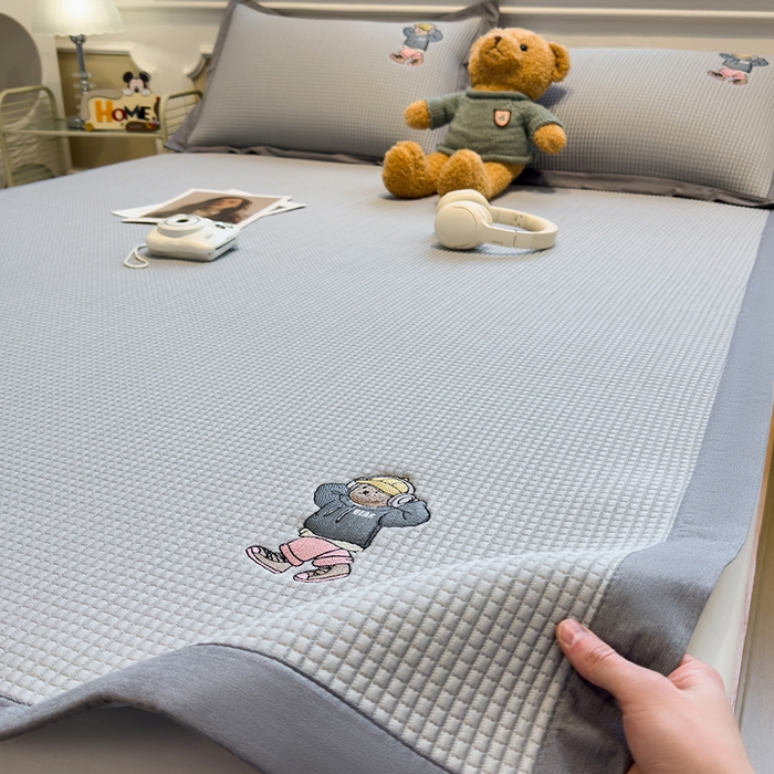 莱家富 2025新款A类乙纶冰豆豆凉席冰丝席-练练熊系列 优雅灰