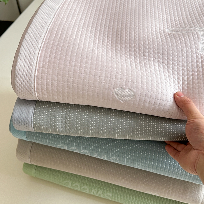 91家纺网 家纺一手货源 找家纺 莱家富 2025新款凉席养生席冰丝席-甜梦系列 组合图仅供展示