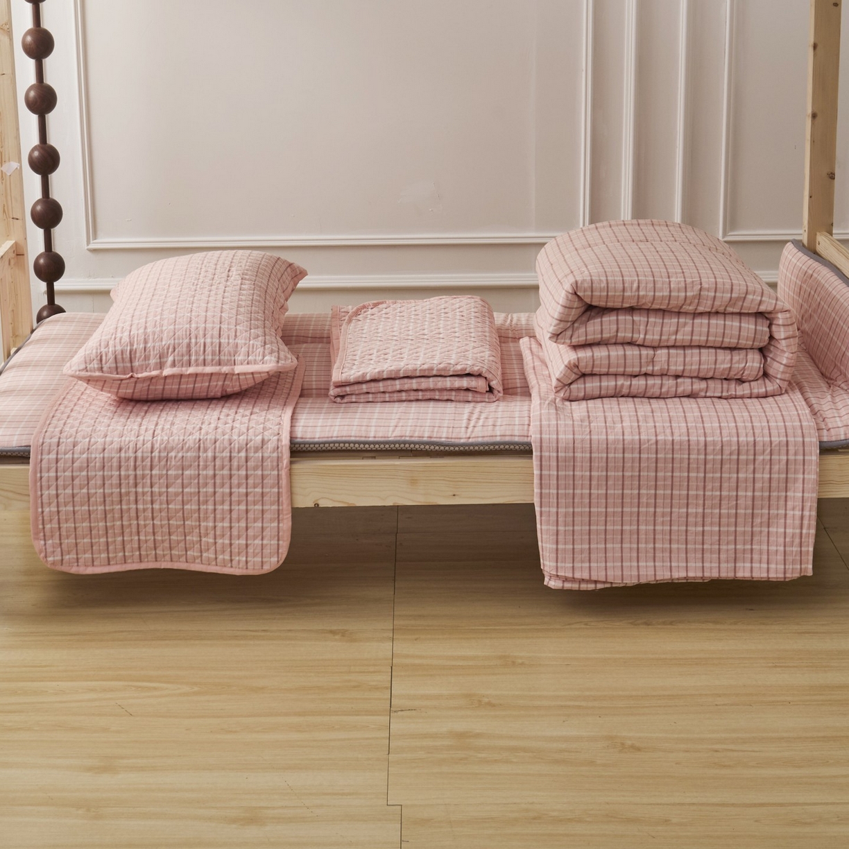 91家纺网 家纺一手货源 找家纺 上喜 2025新款学生款全棉水洗棉床盖款三件套，五件套 粉大格