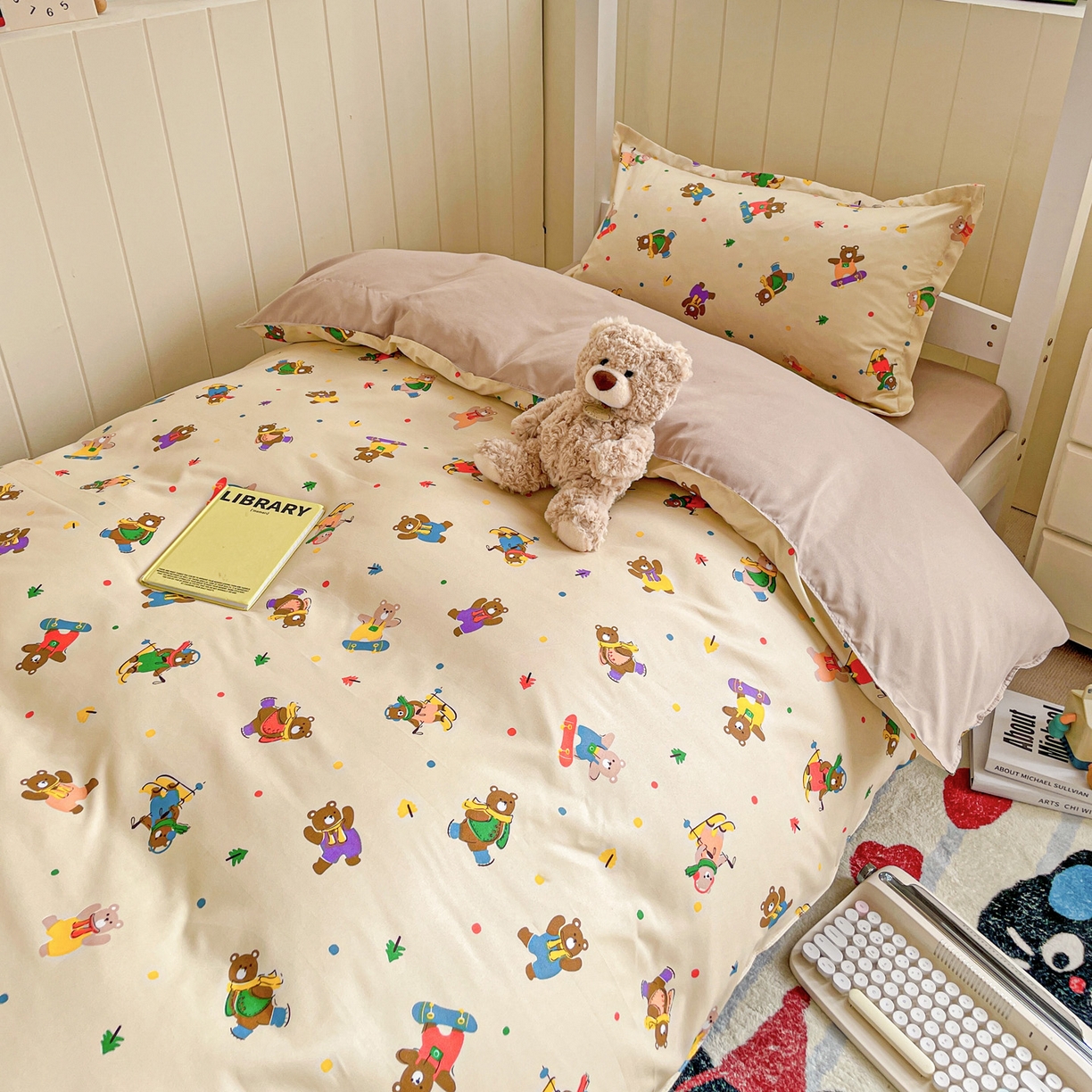 91家纺网 家纺一手货源 找家纺 楠沐家纺 2026新款芦荟棉印花学生宿舍上下铺四件套三件套 滑板小熊