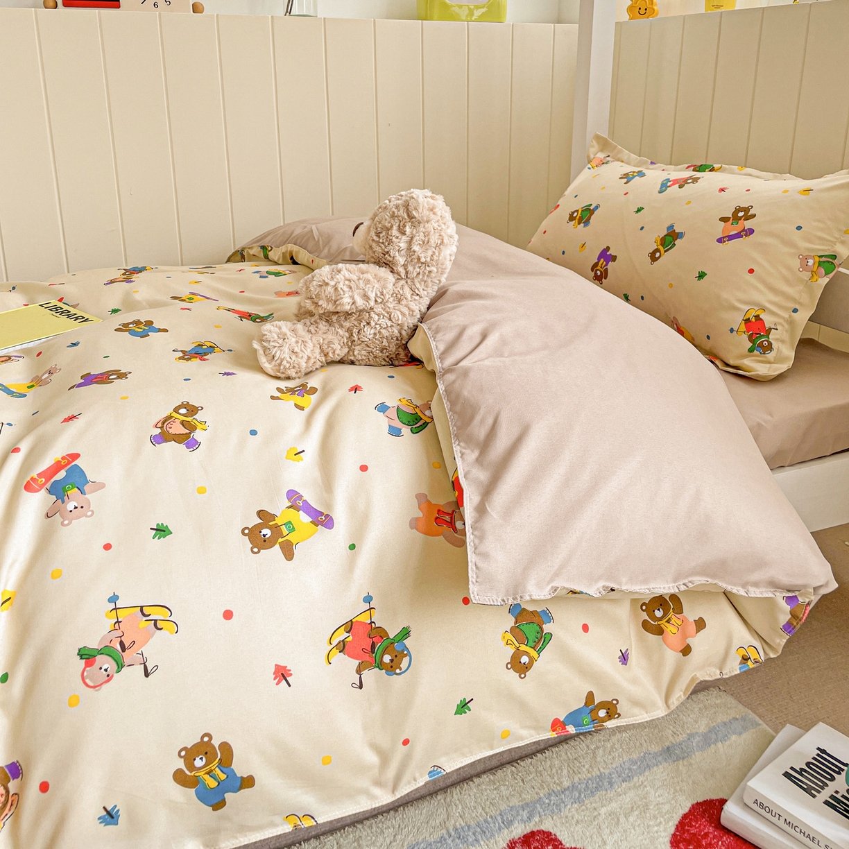 91家纺网 家纺一手货源 找家纺 楠沐家纺 2026新款芦荟棉印花学生宿舍上下铺四件套三件套 滑板小熊