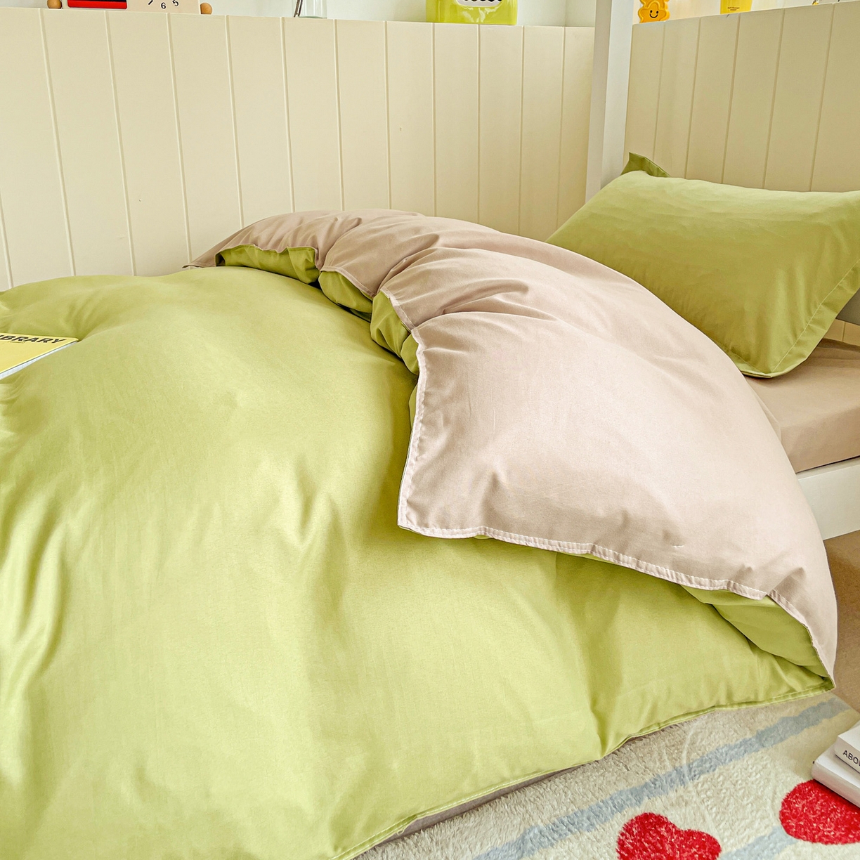 91家纺网 家纺一手货源 找家纺 楠沐家纺 2025新款芦荟棉印花学生宿舍上下铺四件套三件套 果绿浅驼