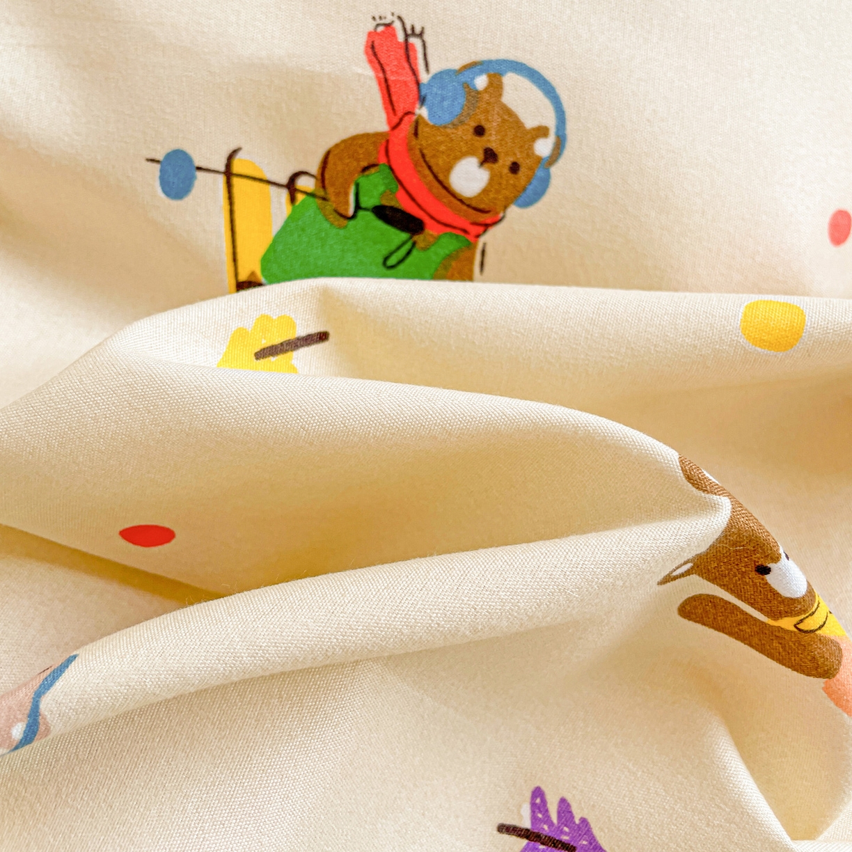 91家纺网 家纺一手货源 找家纺 楠沐家纺 2026新款芦荟棉印花学生宿舍上下铺四件套三件套 滑板小熊