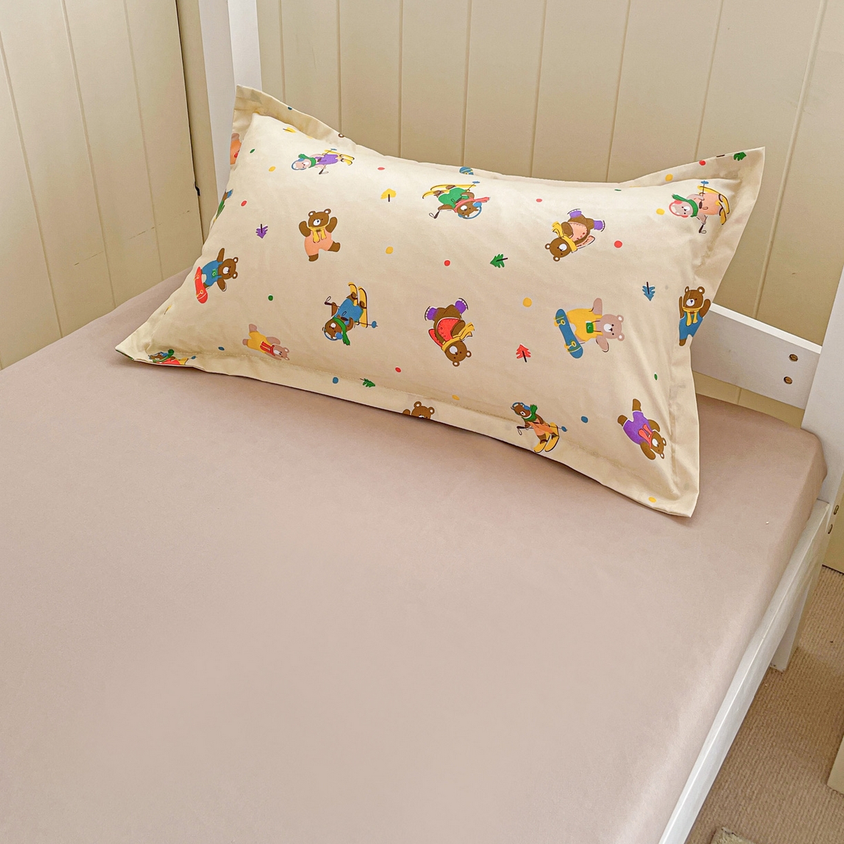 91家纺网 家纺一手货源 找家纺 楠沐家纺 2026新款芦荟棉印花学生宿舍上下铺四件套三件套 滑板小熊