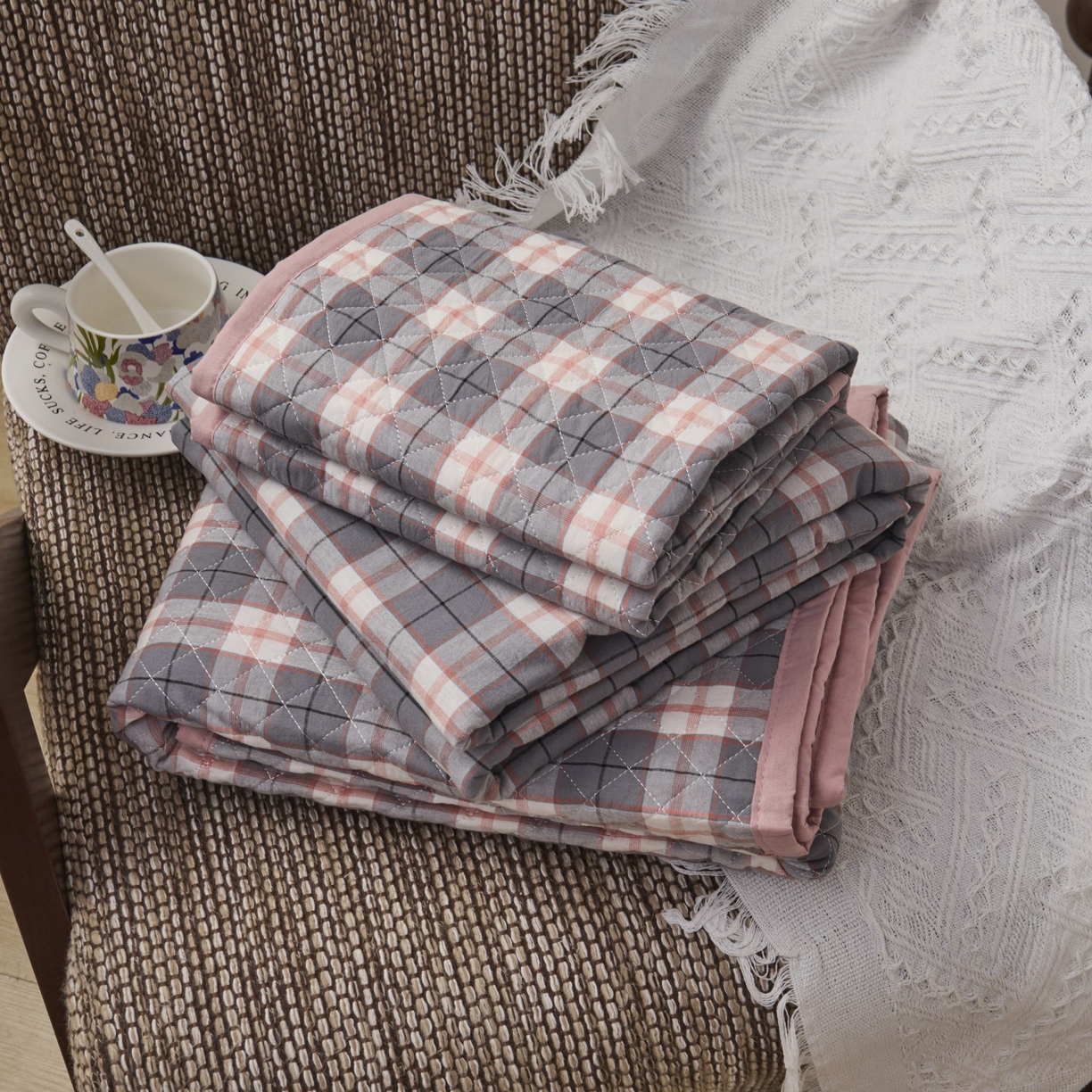 91家纺网 家纺一手货源 找家纺 上喜 2025新款学生款全棉水洗棉床盖款三件套，五件套 灰粉格