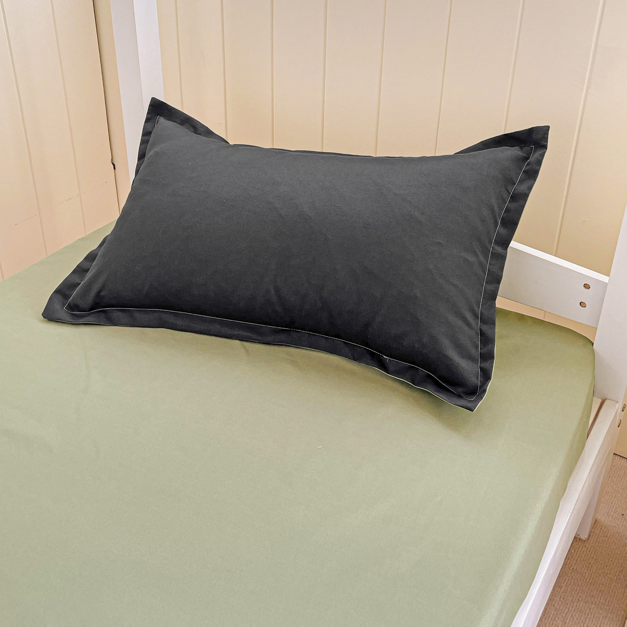 91家纺网 家纺一手货源 找家纺 楠沐家纺 2025新款芦荟棉印花学生宿舍上下铺四件套三件套 果绿耀夜黑