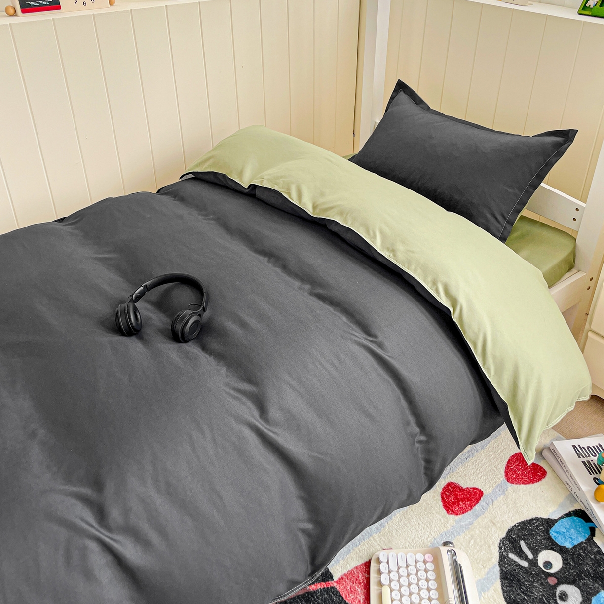 91家纺网 家纺一手货源 找家纺 楠沐家纺 2025新款芦荟棉印花学生宿舍上下铺四件套三件套 果绿耀夜黑