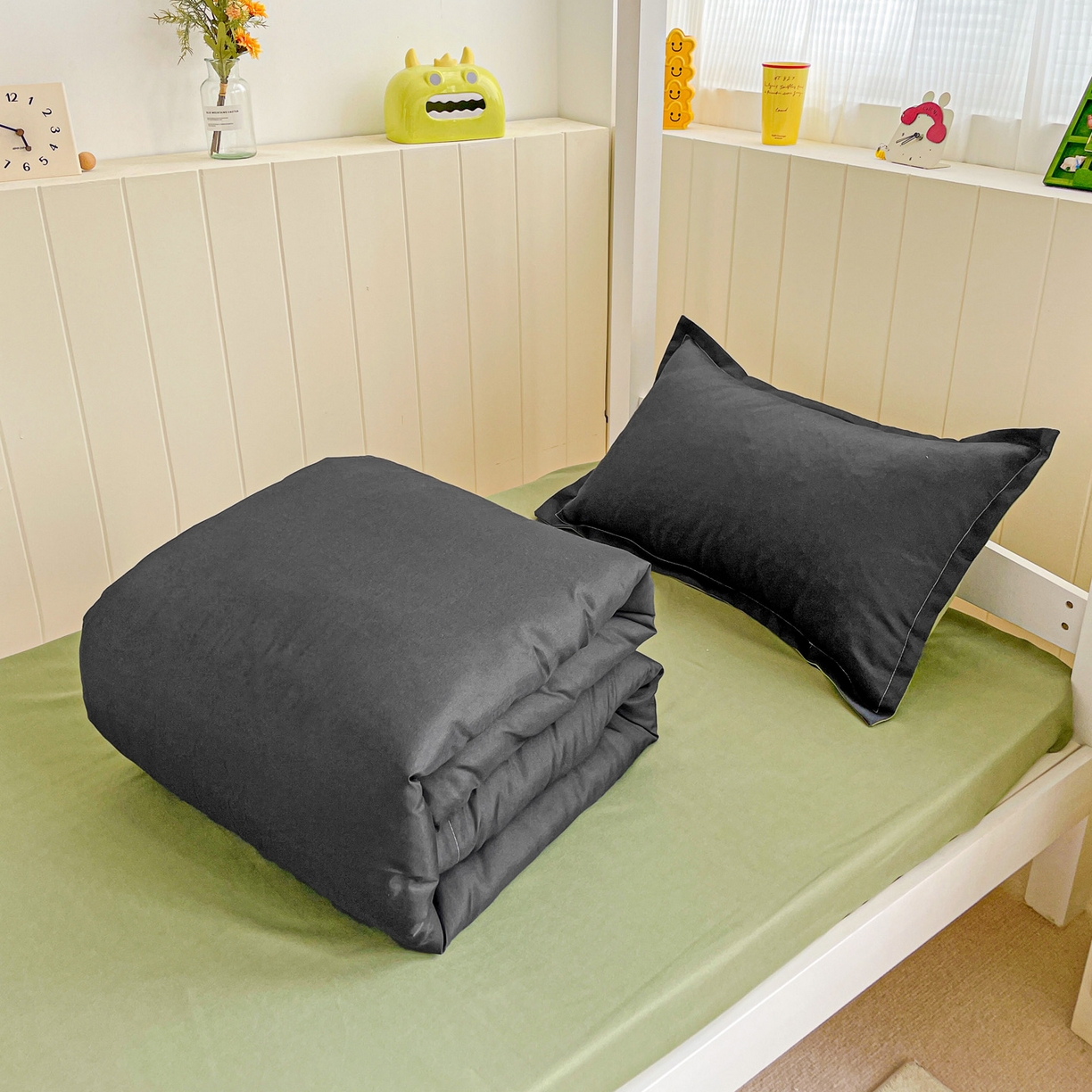 91家纺网 家纺一手货源 找家纺 楠沐家纺 2025新款芦荟棉印花学生宿舍上下铺四件套三件套 果绿耀夜黑