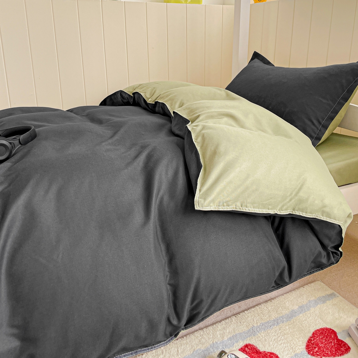 91家纺网 家纺一手货源 找家纺 楠沐家纺 2025新款芦荟棉印花学生宿舍上下铺四件套三件套 果绿耀夜黑