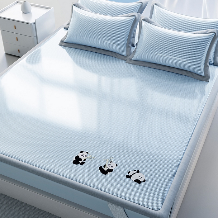 91家纺网 家纺一手货源 找家纺 莱家富 2025新款凉感冰丝藤席-白熊日记 床席-幽梦蓝