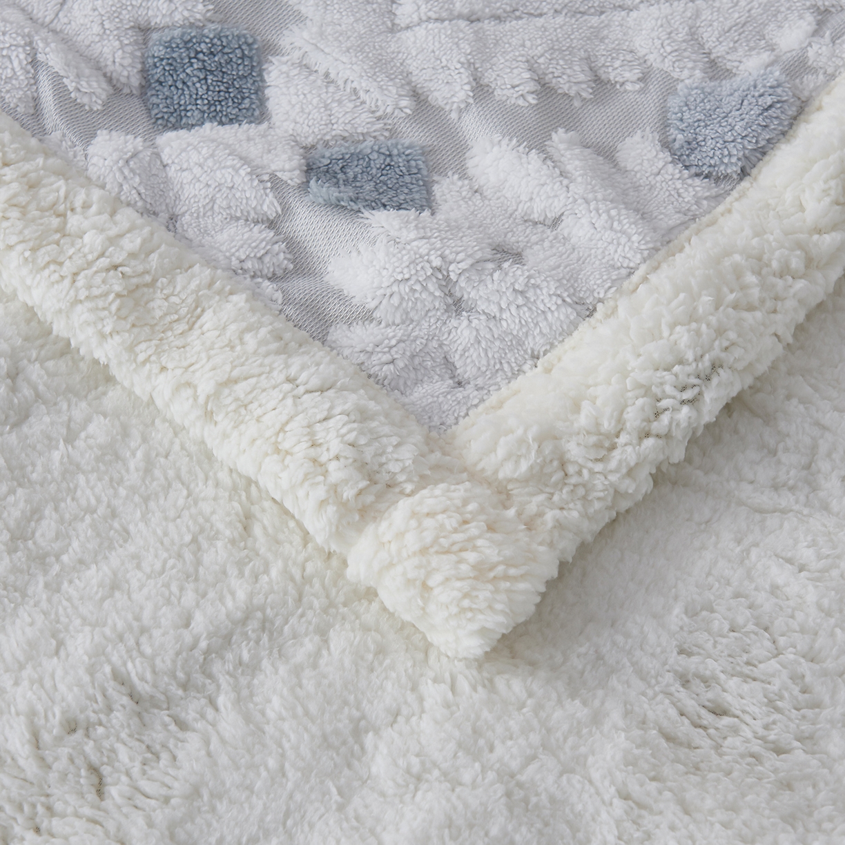 91家纺网 家纺一手货源 找家纺 枋梢家纺 2025新款阳离子羊羔绒毛毯盖毯毯子波西米亚系列 菱格-浅蓝