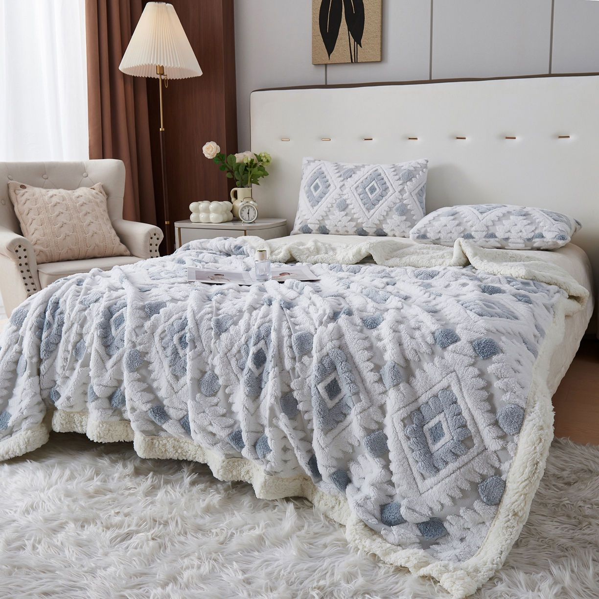 91家纺网 家纺一手货源 找家纺 枋梢家纺 2025新款阳离子羊羔绒毛毯盖毯毯子波西米亚系列 菱格-浅蓝