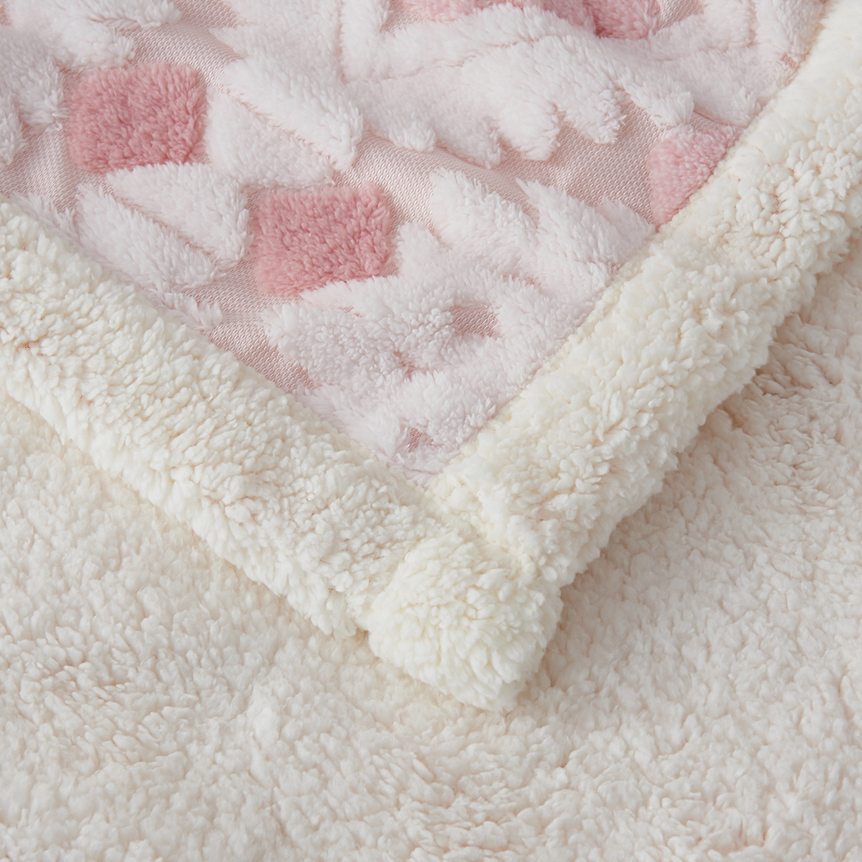 91家纺网 家纺一手货源 找家纺 枋梢家纺 2025新款阳离子羊羔绒毛毯盖毯毯子波西米亚系列 菱格-柔粉