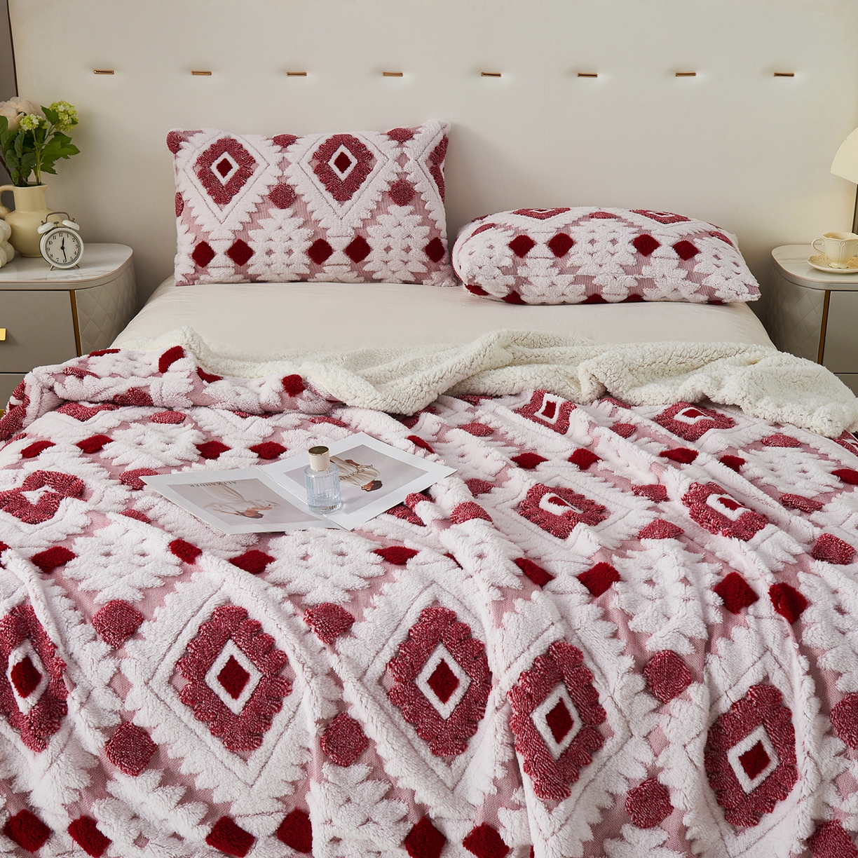 91家纺网 家纺一手货源 找家纺 枋梢家纺 2025新款阳离子羊羔绒毛毯盖毯毯子波西米亚系列 菱格-玫红