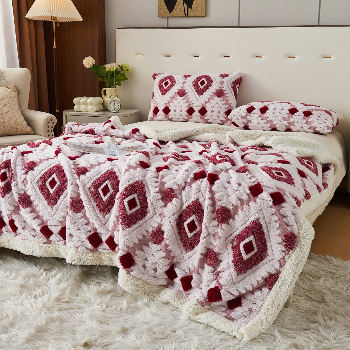 91家纺网 家纺一手货源 找家纺 枋梢家纺 2025新款阳离子羊羔绒毛毯盖毯毯子波西米亚系列 菱格-玫红