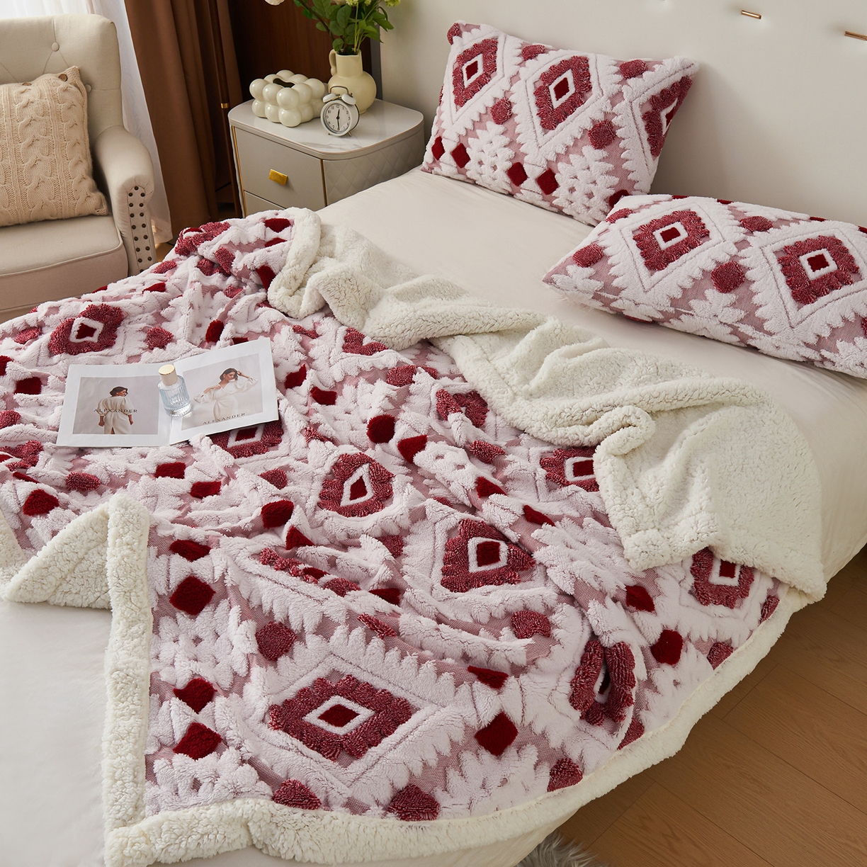 91家纺网 家纺一手货源 找家纺 枋梢家纺 2025新款阳离子羊羔绒毛毯盖毯毯子波西米亚系列 菱格-玫红