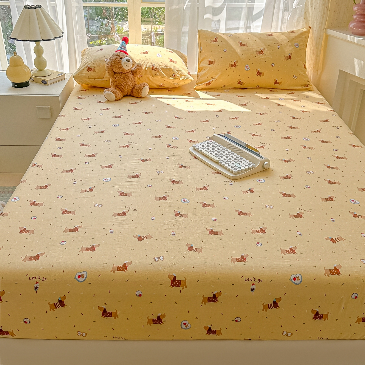 91家纺网 家纺一手货源 找家纺 韩巢家纺 2025新款超柔水洗棉印花床笠床笠单件单床笠学生宿舍专用热销款防滑床套 芝士小奶狗