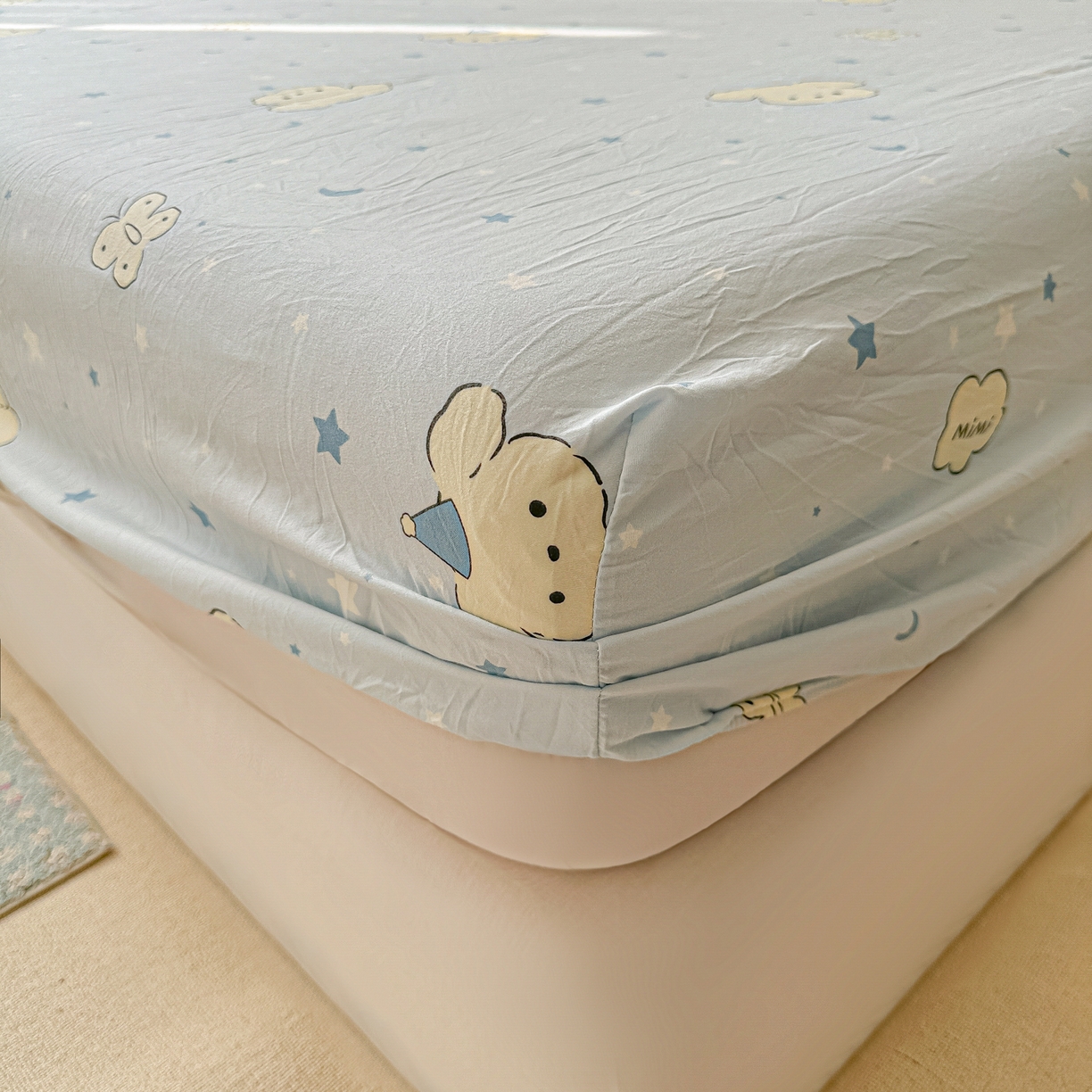 91家纺网 家纺一手货源 找家纺 韩巢家纺 2025新款超柔水洗棉印花床笠床笠单件单床笠学生宿舍专用热销款防滑床套 星月小狗