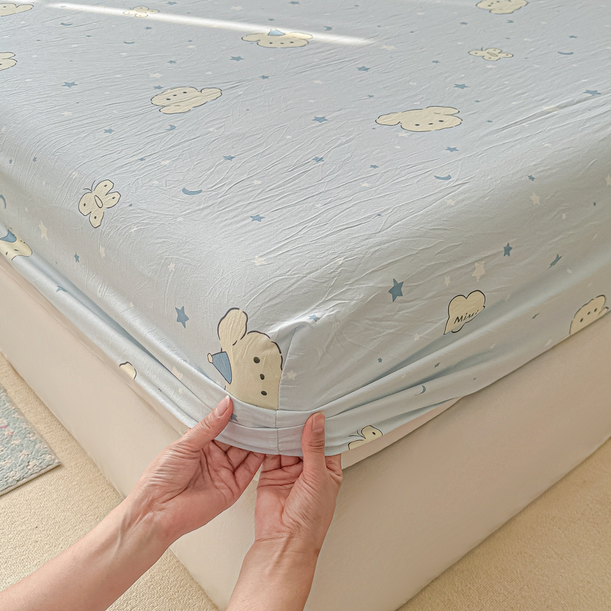 91家纺网 家纺一手货源 找家纺 韩巢家纺 2025新款超柔水洗棉印花床笠床笠单件单床笠学生宿舍专用热销款防滑床套 星月小狗