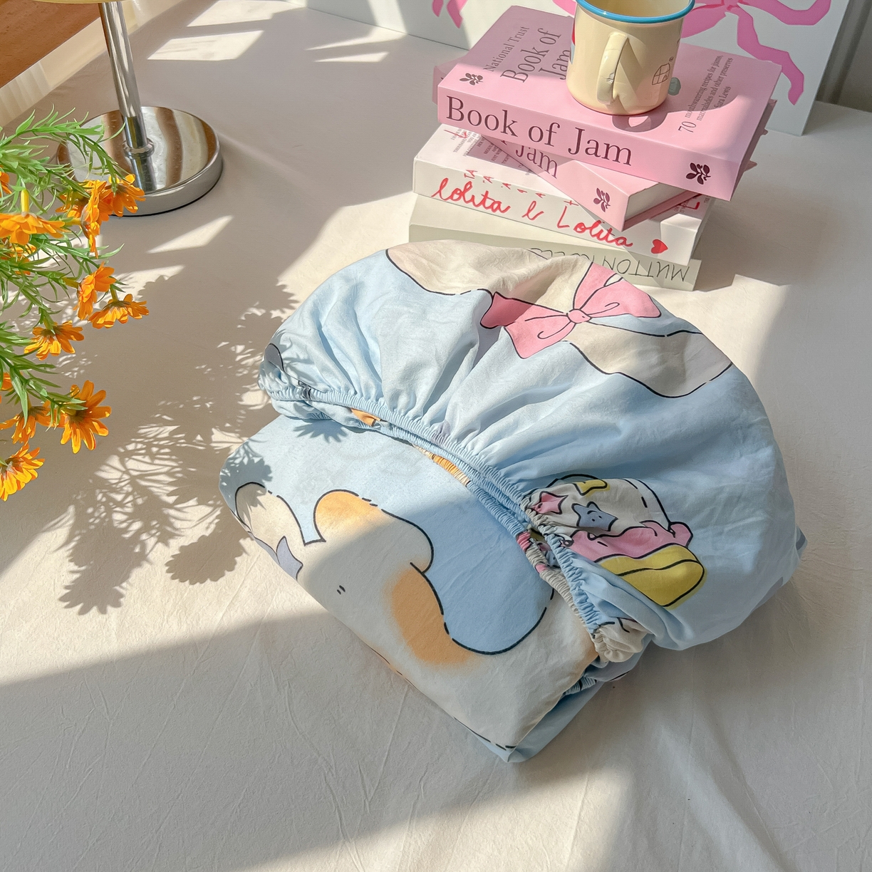 91家纺网 家纺一手货源 找家纺 韩巢家纺 2025新款超柔水洗棉印花床笠床笠单件单床笠学生宿舍专用热销款防滑床套 小猫逃离记