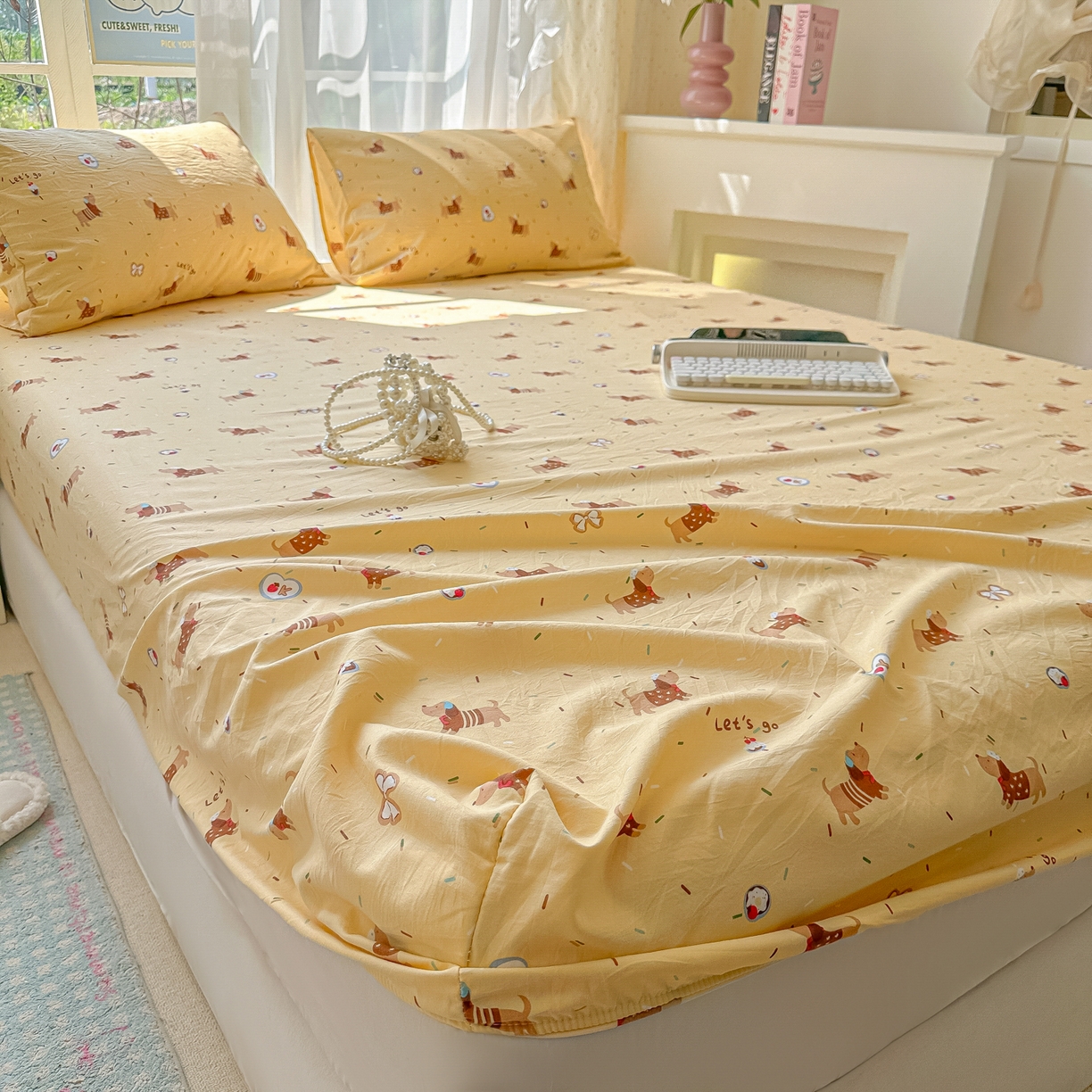 91家纺网 家纺一手货源 找家纺 韩巢家纺 2025新款超柔水洗棉印花床笠床笠单件单床笠学生宿舍专用热销款防滑床套 芝士小奶狗