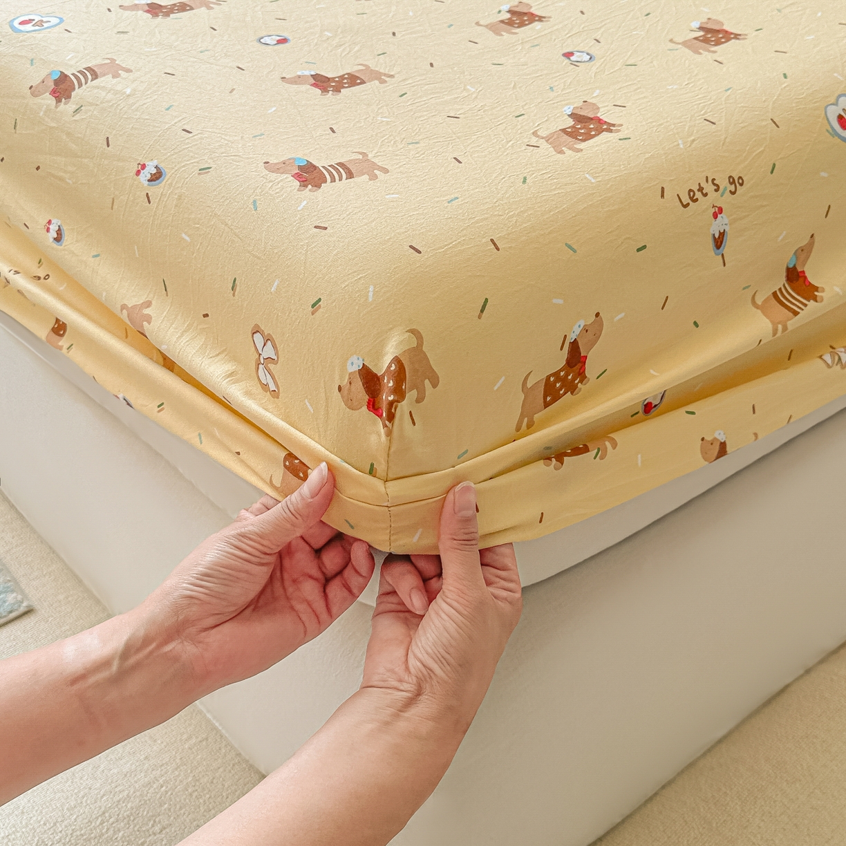 91家纺网 家纺一手货源 找家纺 韩巢家纺 2025新款超柔水洗棉印花床笠床笠单件单床笠学生宿舍专用热销款防滑床套 芝士小奶狗