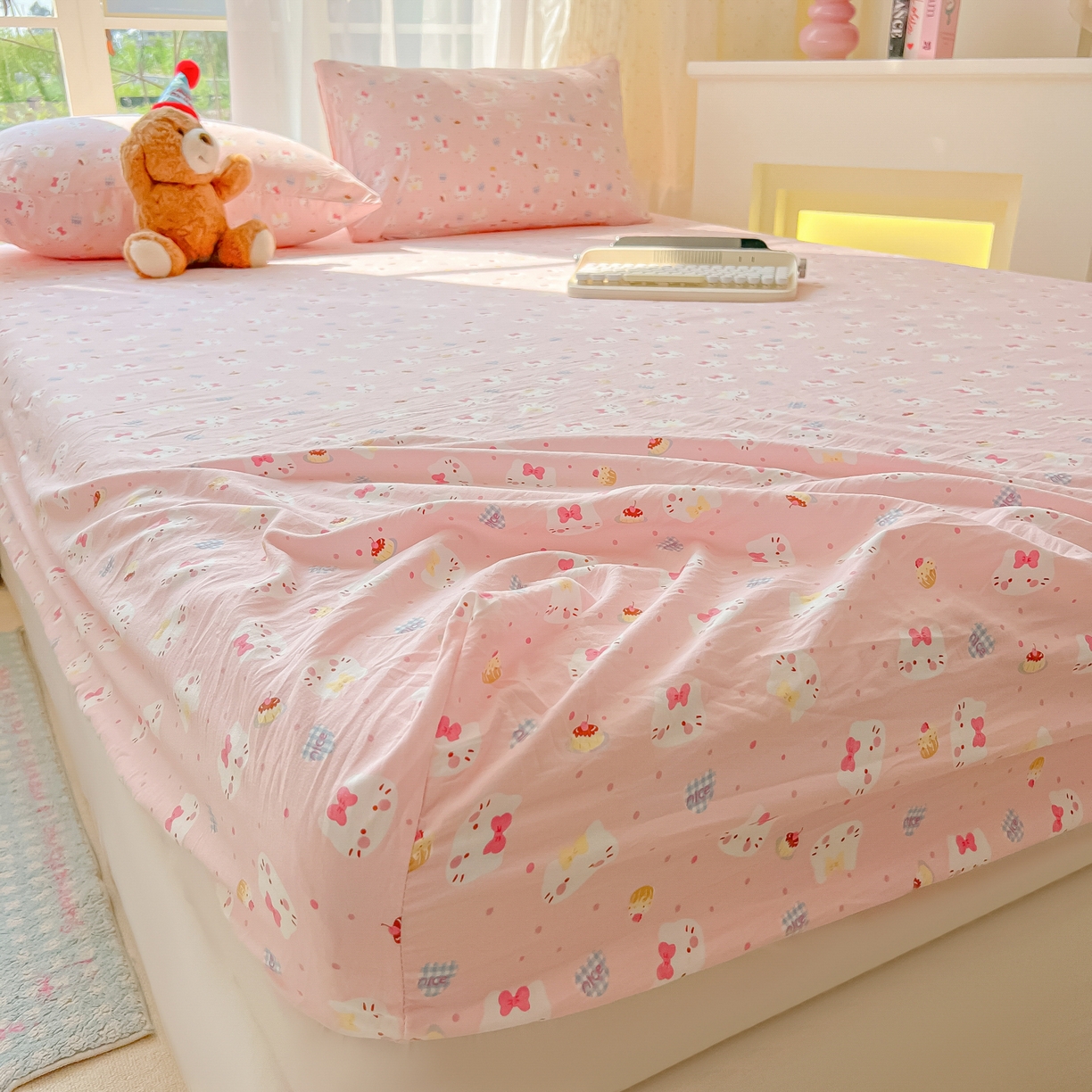 91家纺网 家纺一手货源 找家纺 韩巢家纺 2025新款超柔水洗棉印花床笠床笠单件单床笠学生宿舍专用热销款防滑床套 小小蛋糕猫