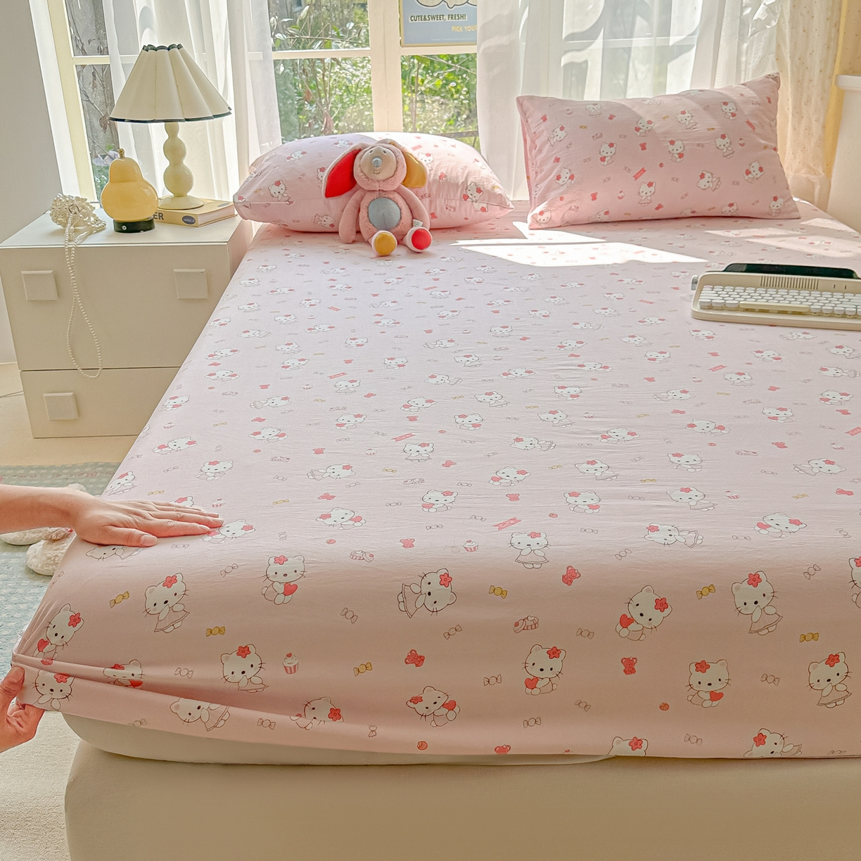 91家纺网 家纺一手货源 找家纺 韩巢家纺 2025新款超柔水洗棉印花床笠床笠单件单床笠学生宿舍专用热销款防滑床套 糖果KT