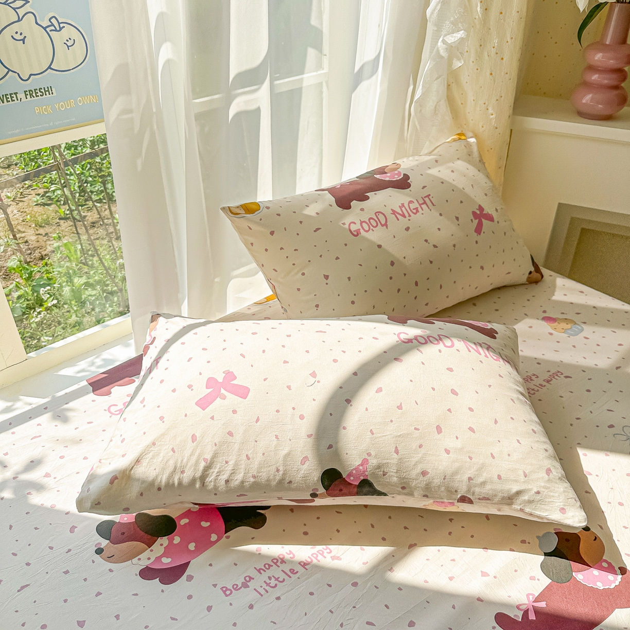 91家纺网 家纺一手货源 找家纺 韩巢家纺 2025新款超柔水洗棉印花床笠床笠单件单床笠学生宿舍专用热销款防滑床套 彩彩狗