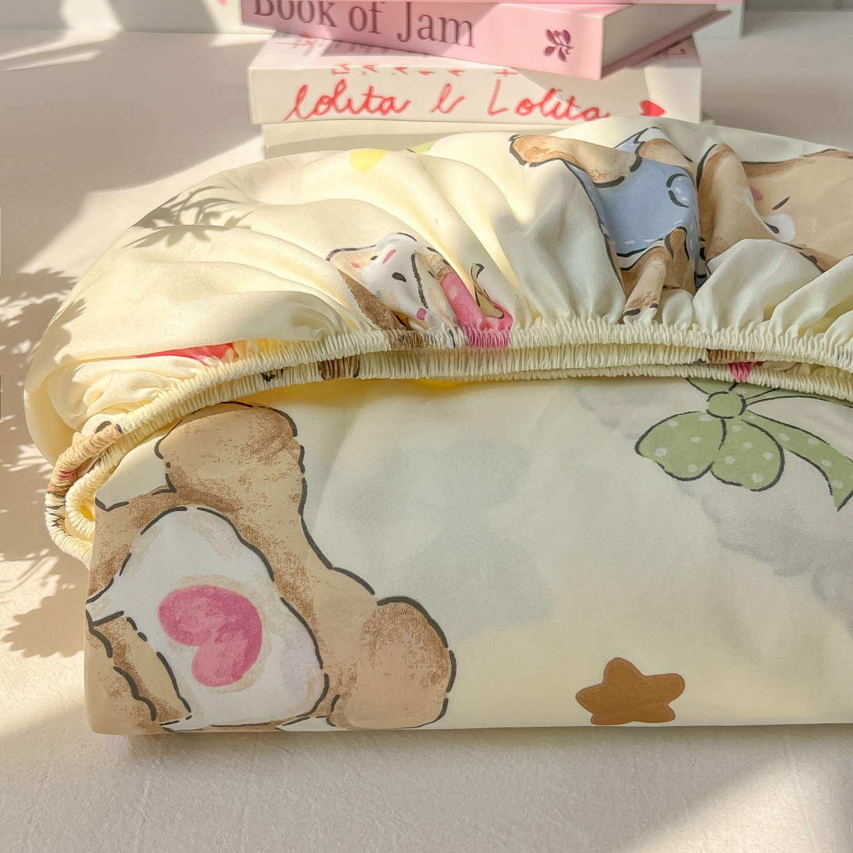 91家纺网 家纺一手货源 找家纺 韩巢家纺 2025新款超柔水洗棉印花床笠床笠单件单床笠学生宿舍专用热销款防滑床套 草莓奶熊