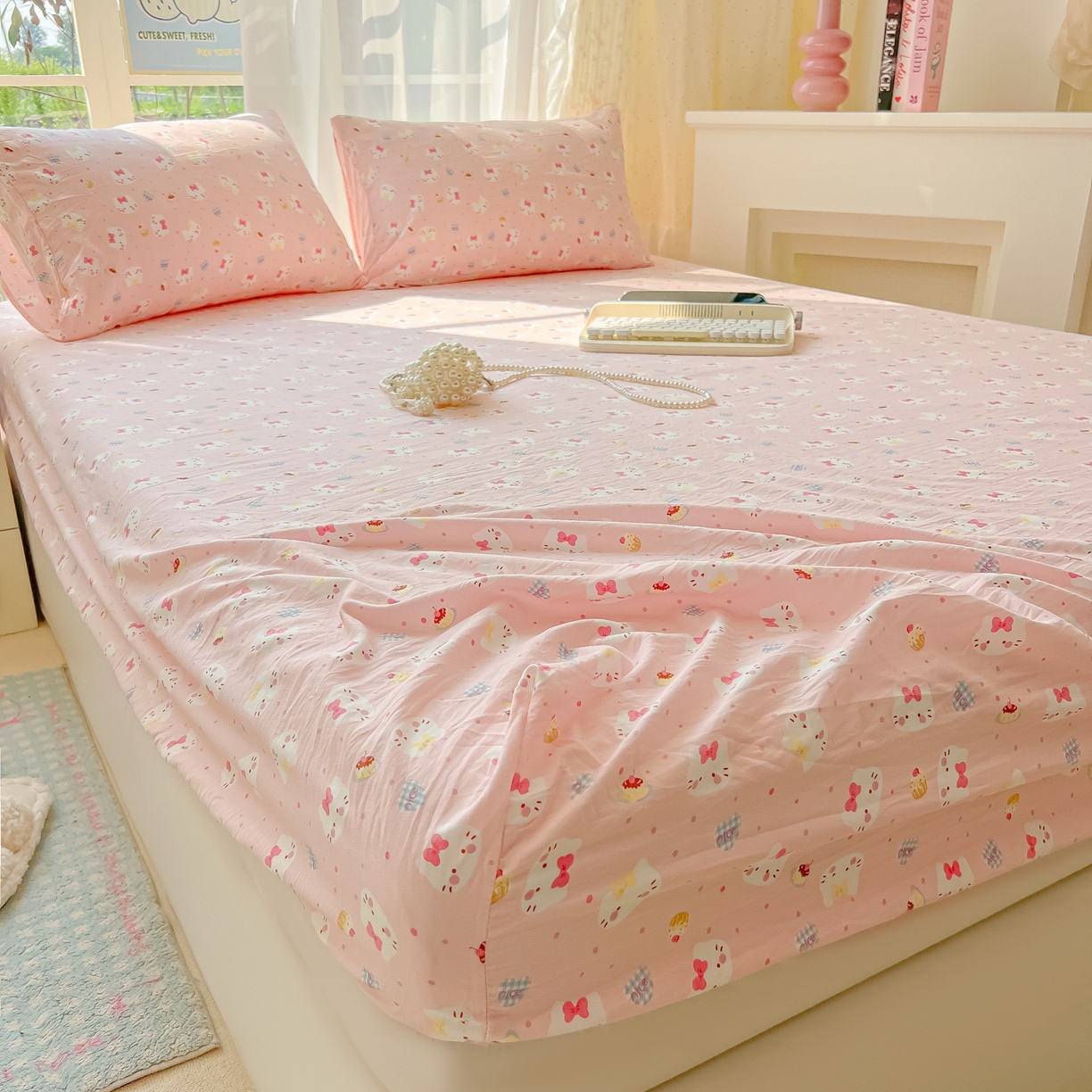 91家纺网 家纺一手货源 找家纺 韩巢家纺 2025新款超柔水洗棉印花床笠床笠单件单床笠学生宿舍专用热销款防滑床套 小小蛋糕猫