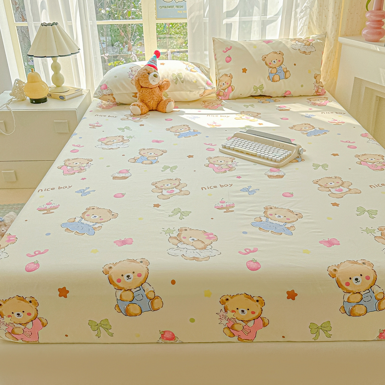 91家纺网 家纺一手货源 找家纺 韩巢家纺 2025新款超柔水洗棉印花床笠床笠单件单床笠学生宿舍专用热销款防滑床套 草莓奶熊