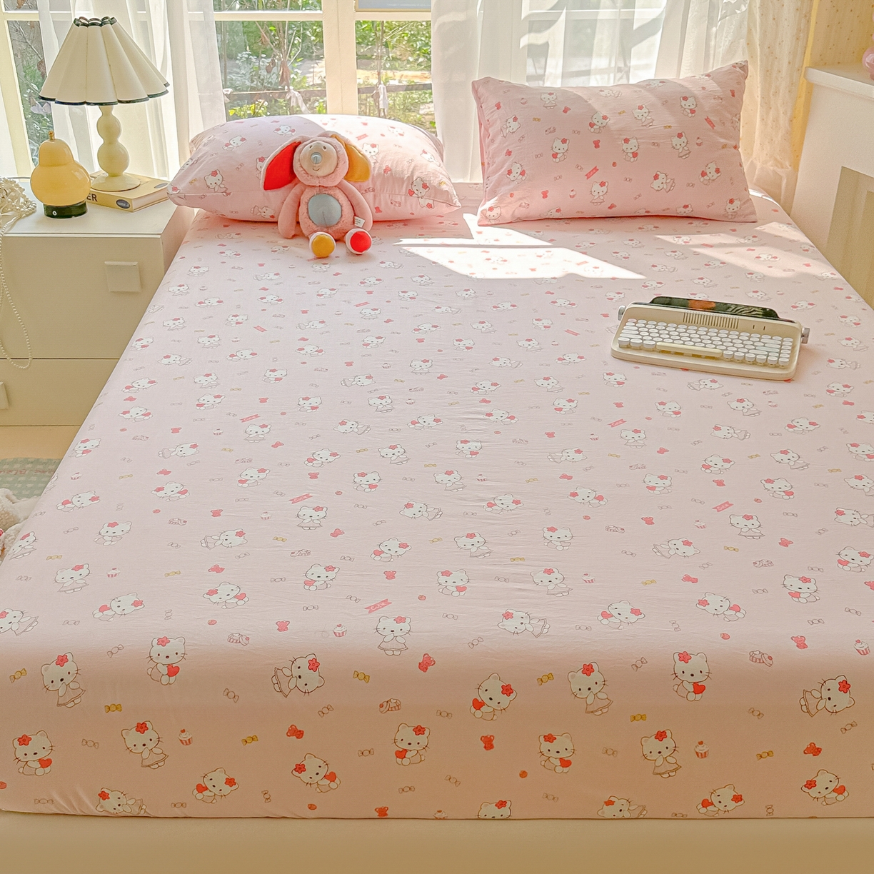 91家纺网 家纺一手货源 找家纺 韩巢家纺 2025新款超柔水洗棉印花床笠床笠单件单床笠学生宿舍专用热销款防滑床套 糖果KT