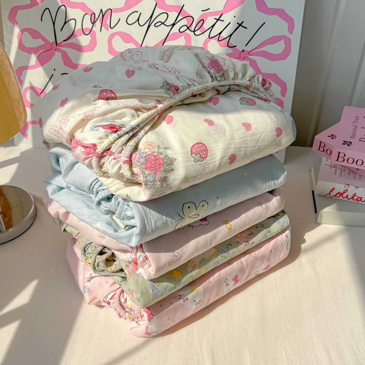 91家纺网 家纺一手货源 找家纺 韩巢家纺 2025新款超柔水洗棉印花床笠床笠单件单床笠学生宿舍专用热销款防滑床套 组合图仅供展示