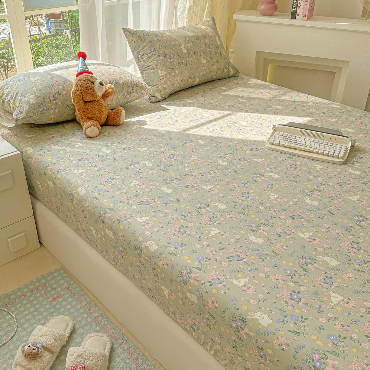 91家纺网 家纺一手货源 找家纺 韩巢家纺 2025新款超柔水洗棉印花床笠床笠单件单床笠学生宿舍专用热销款防滑床套 丝带飞飞兔