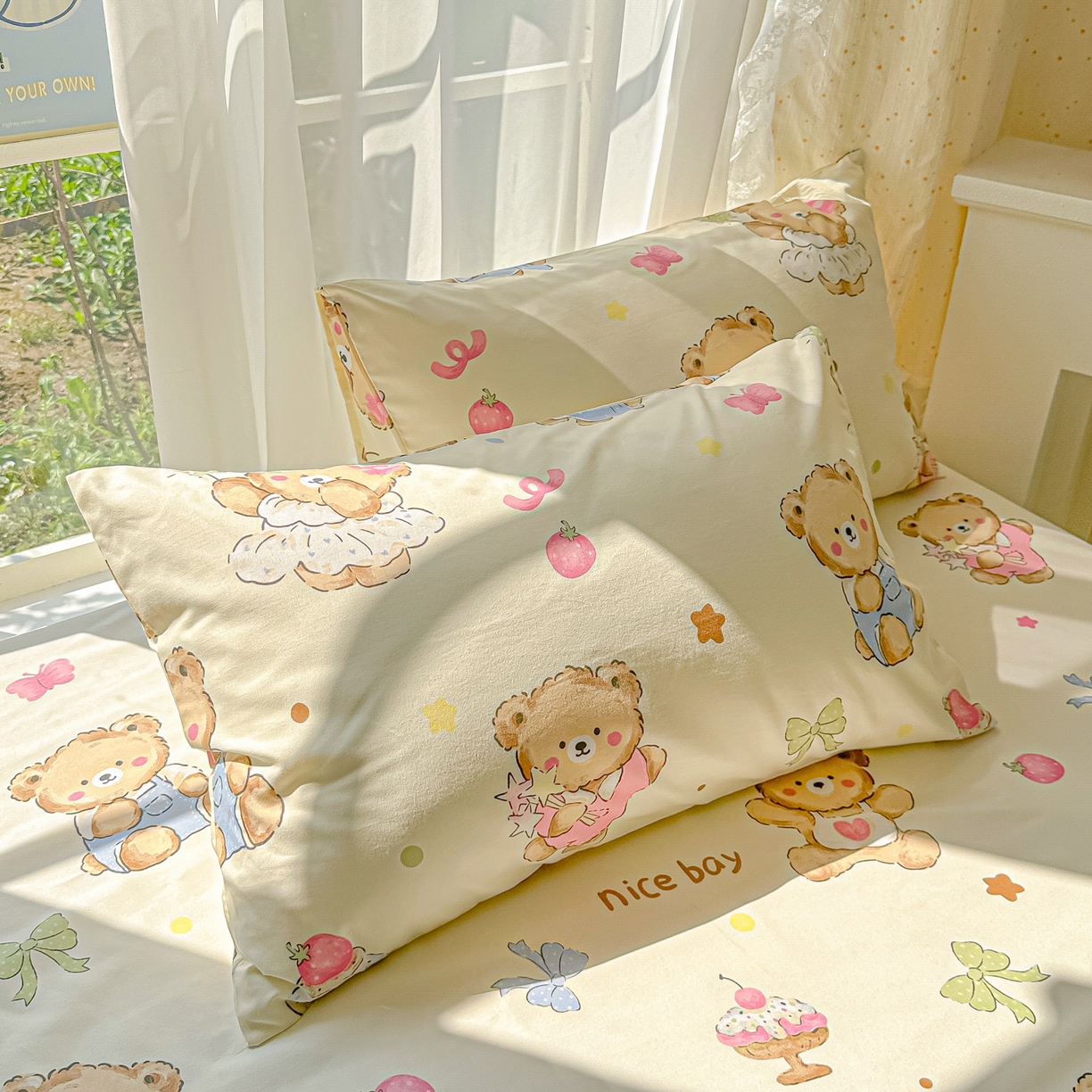 91家纺网 家纺一手货源 找家纺 韩巢家纺 2025新款超柔水洗棉印花床笠床笠单件单床笠学生宿舍专用热销款防滑床套 草莓奶熊